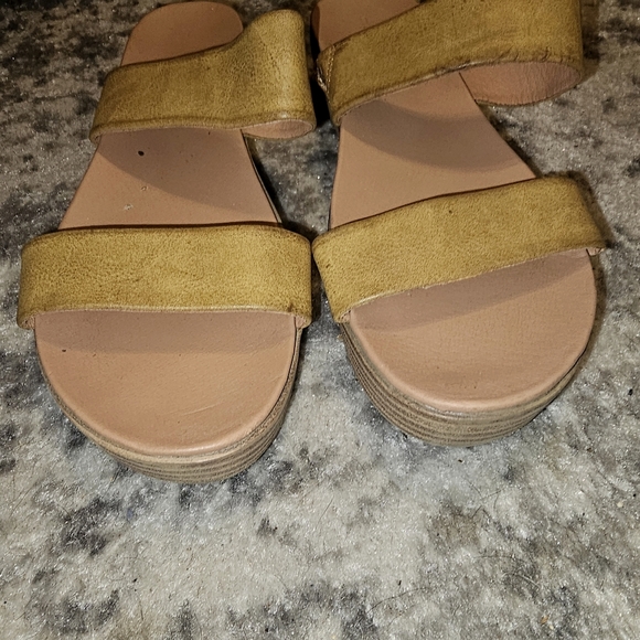 Madden Girl "Alie" Cognac Tan Light Brown Wood Platform Strappy Slides Sandals - Picture 12 of 14